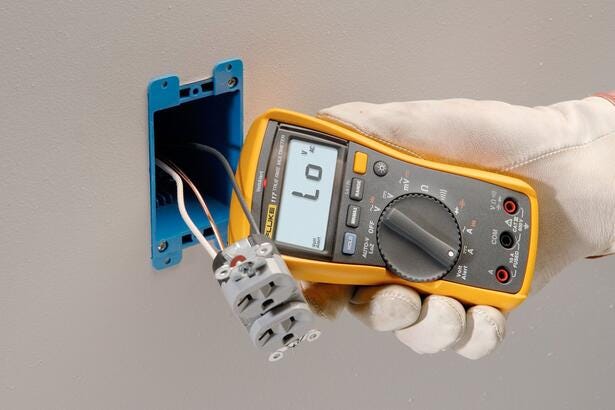 Fluke 117 Multímetro digital para electricistas con detector de voltaje sin contacto