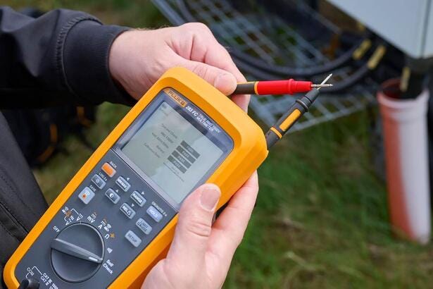 Fluke 283 FC Multímetro digital CAT III 1500 V