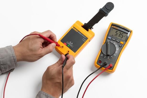 Fluke 117-PRV240 Kit Multímetro Fluke 117 con detector de voltaje sin contacto y Probador de Instrumentos Fluke PRV240